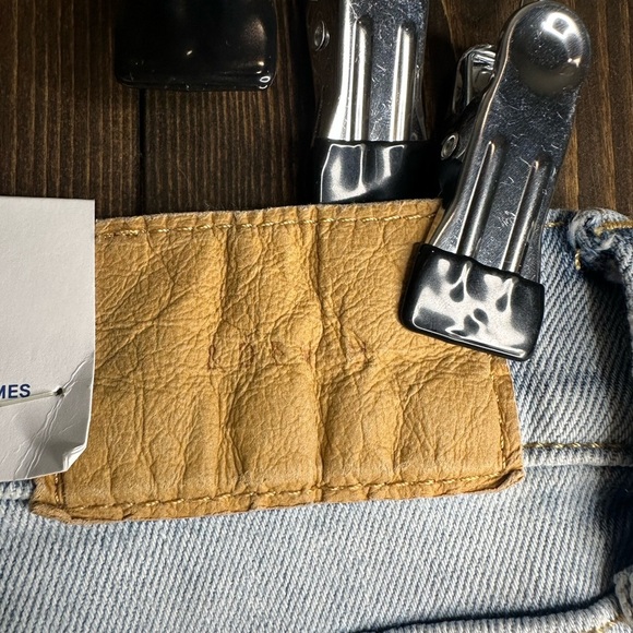 Men’s H&M light wash distressed jeans size 28
NWT - Picture 5 of 8